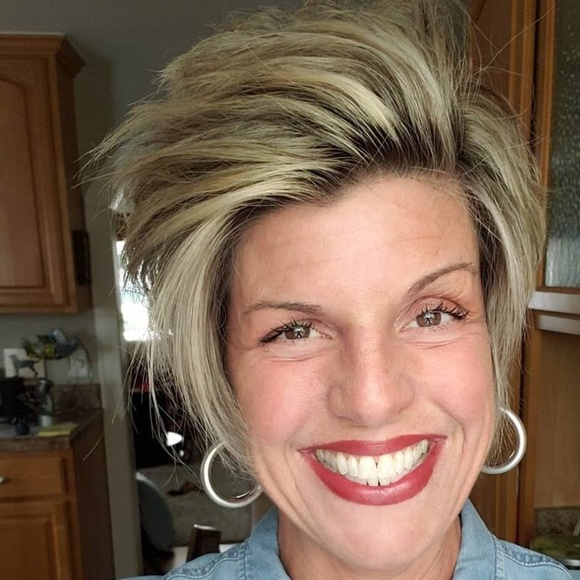 Meet your Posher, Gretchen! - Picture 1 of 1